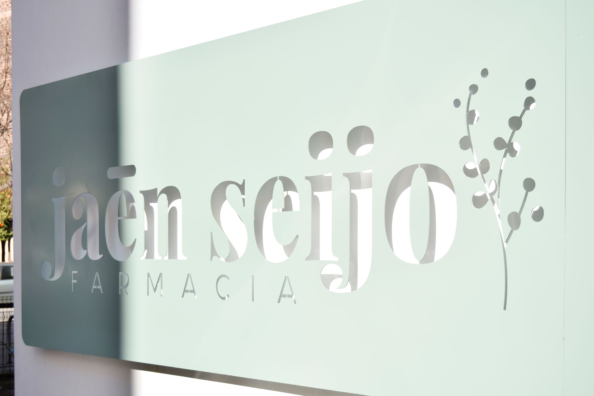 Reforma Integral e interiorismo Farmacia Jaen Seijo