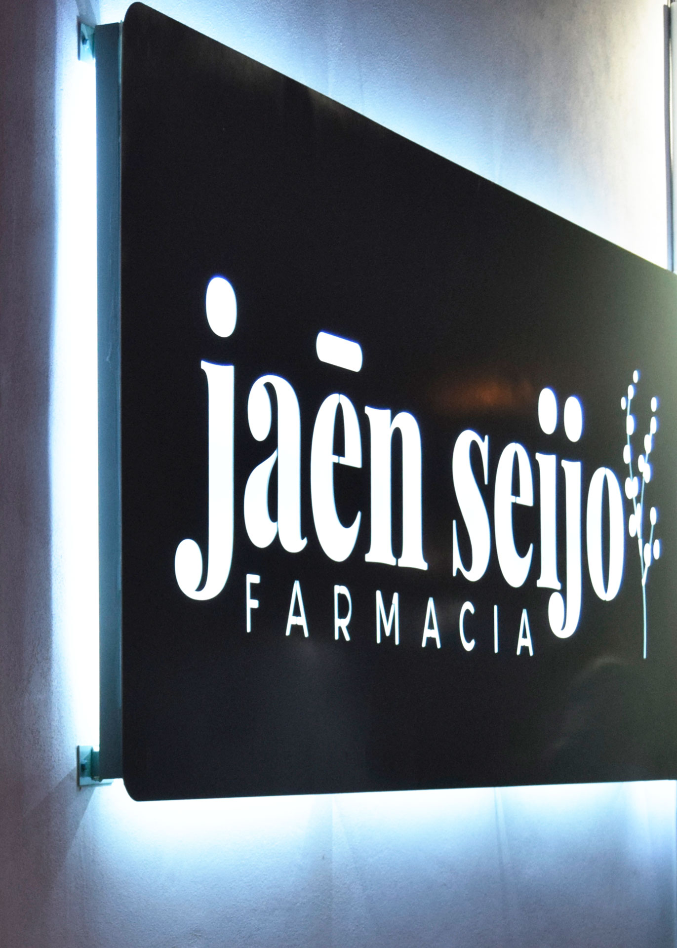 Reforma Integral e interiorismo Farmacia Jaen Seijo