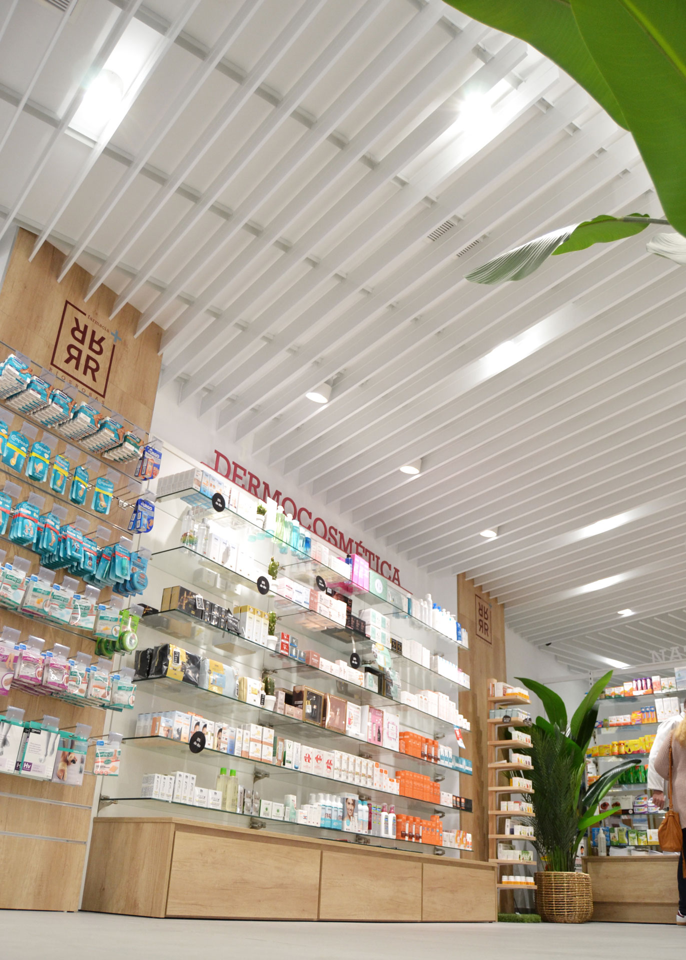 Reforma integral Interiorismo Farmacia Ríos Rosas