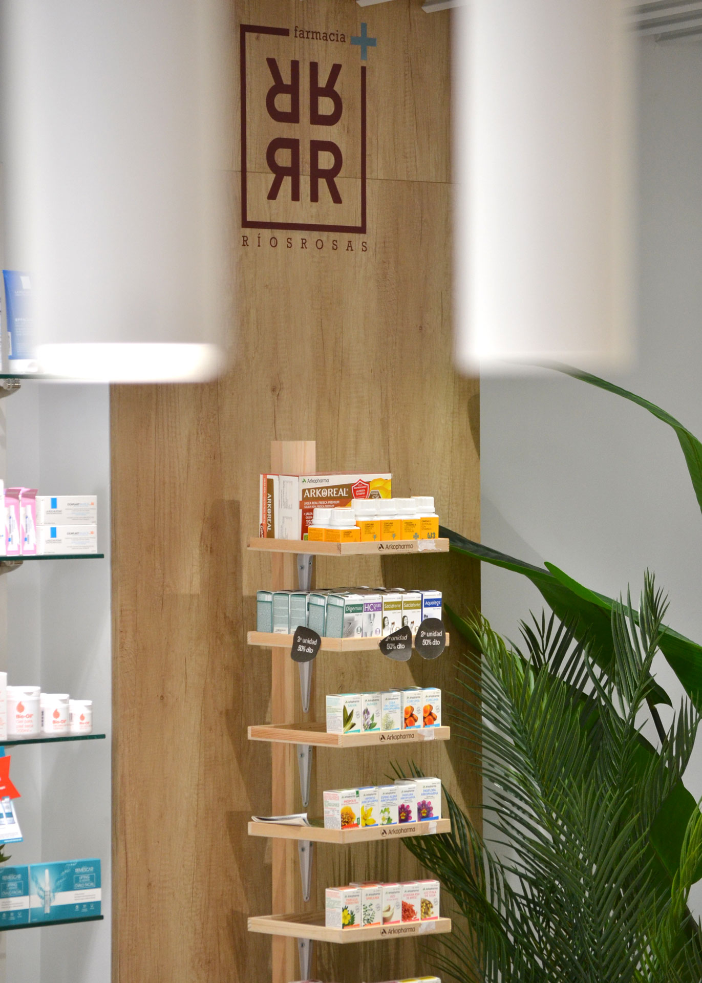 Reforma integral Interiorismo Farmacia Ríos Rosas